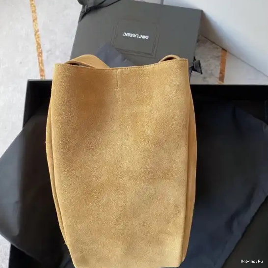 À BEA YSL LE 7 5 0529